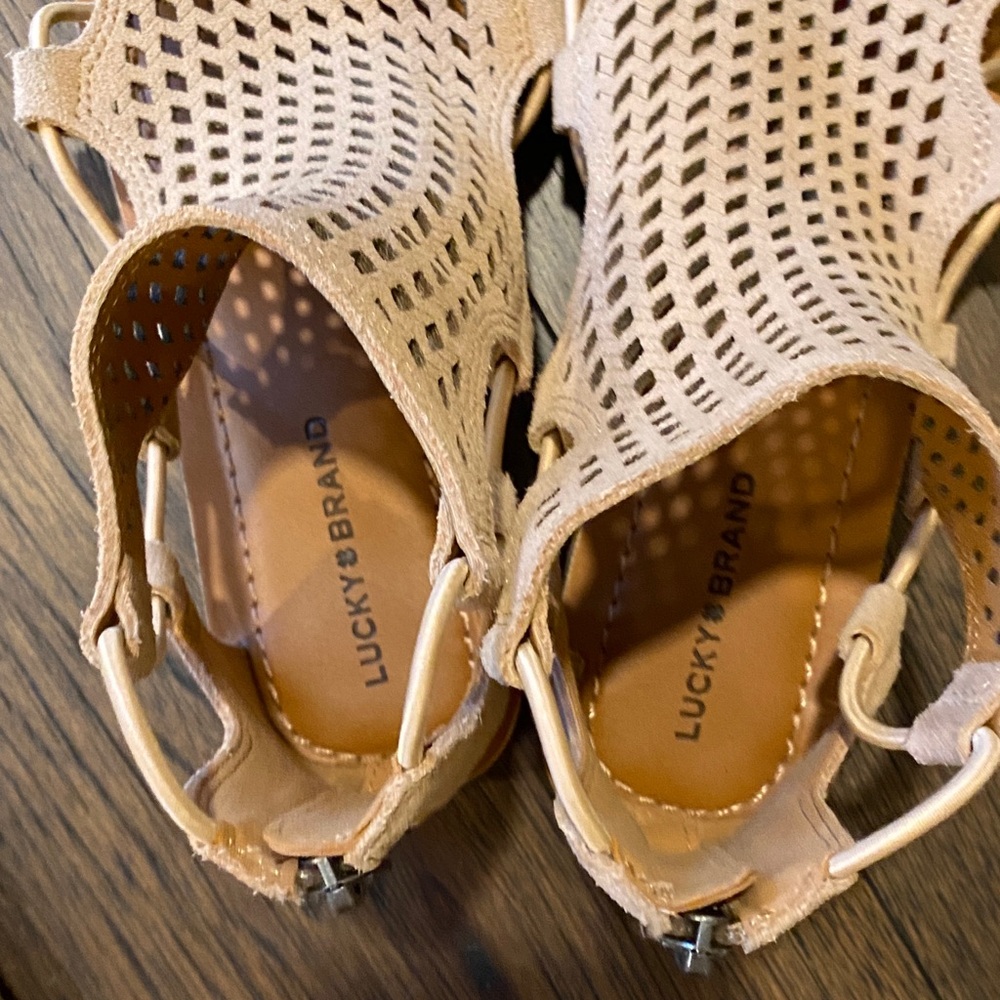 Lucky Brand Baldin Laser Cut Gladiator Tan Sandals - Picture 6 of 7